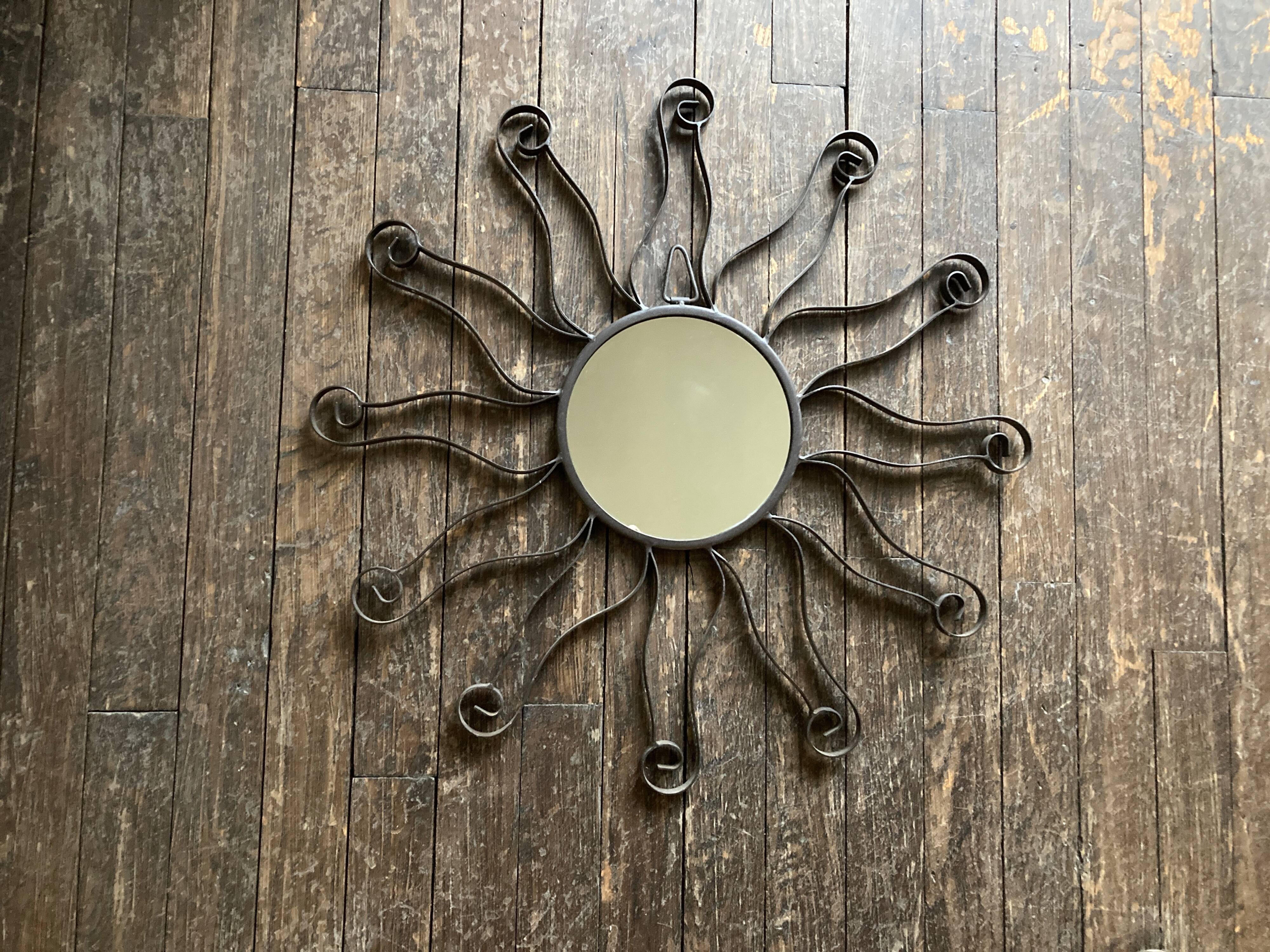 Miroir soleil en fer ondulé 1960 D58cm