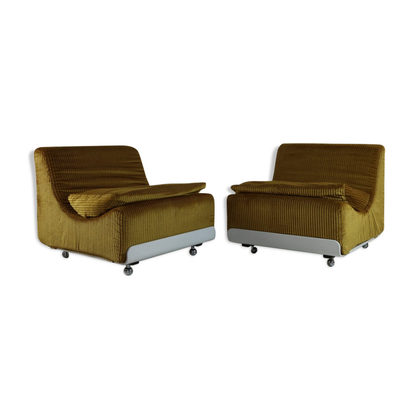 Typical seventies Luigi Colani lounge chairs for Cor