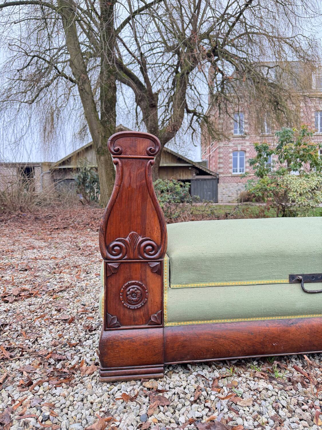 Banquette, lit de repos formant coffre en acajou d’époque restauration