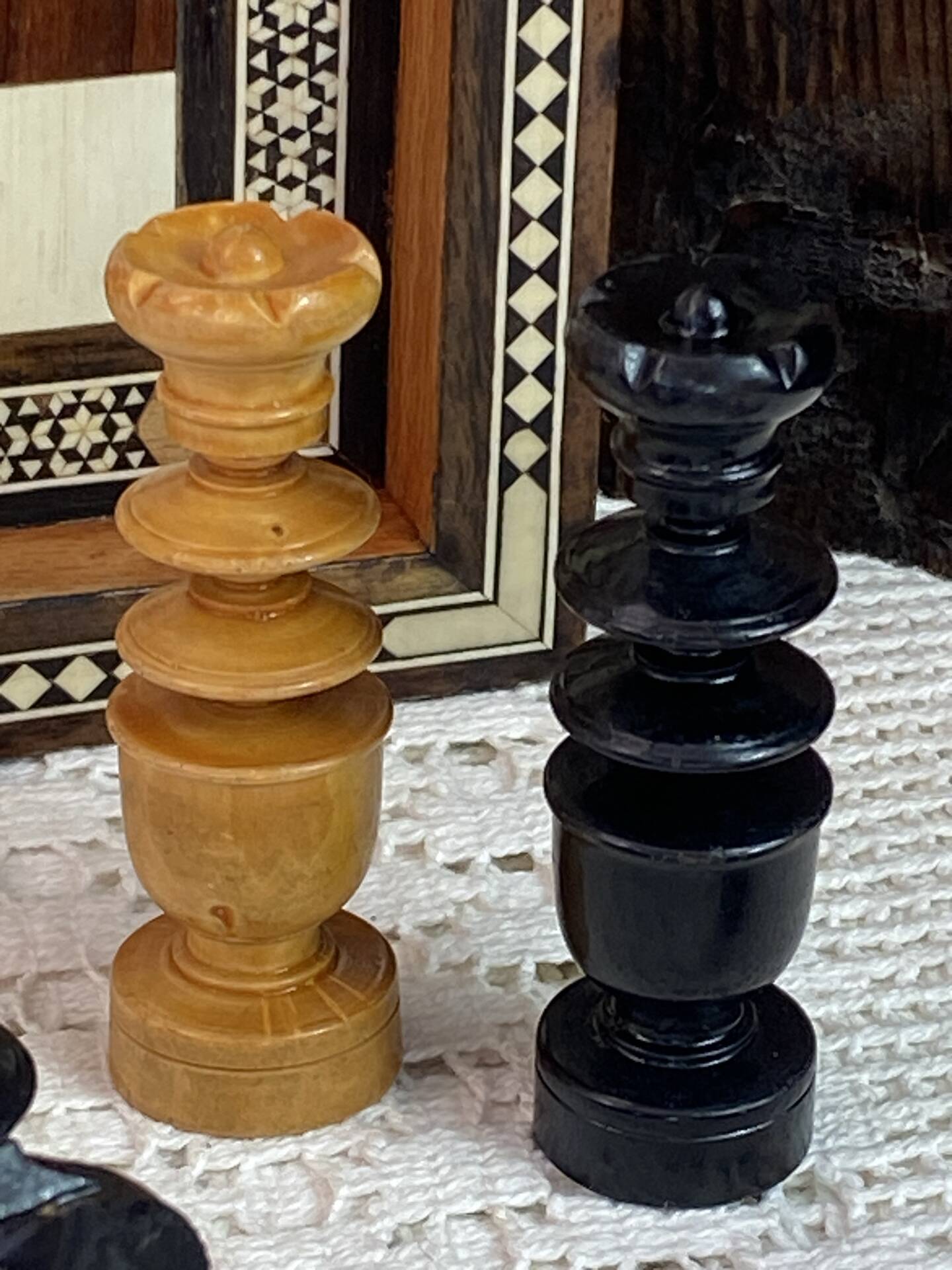 Jeu d’échec en marqueterie 