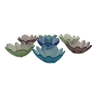 Flower-shaped bowl