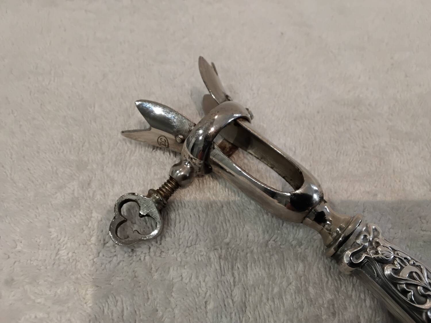 Silver-plated metal leg of lamb handle in art nouveau style