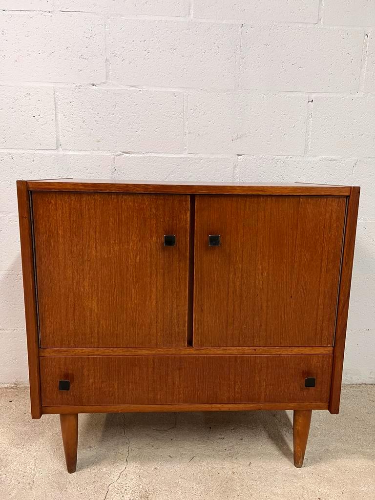 vintage chest of drawers / cabinet