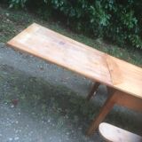 Table ferme rallonges deux bancs