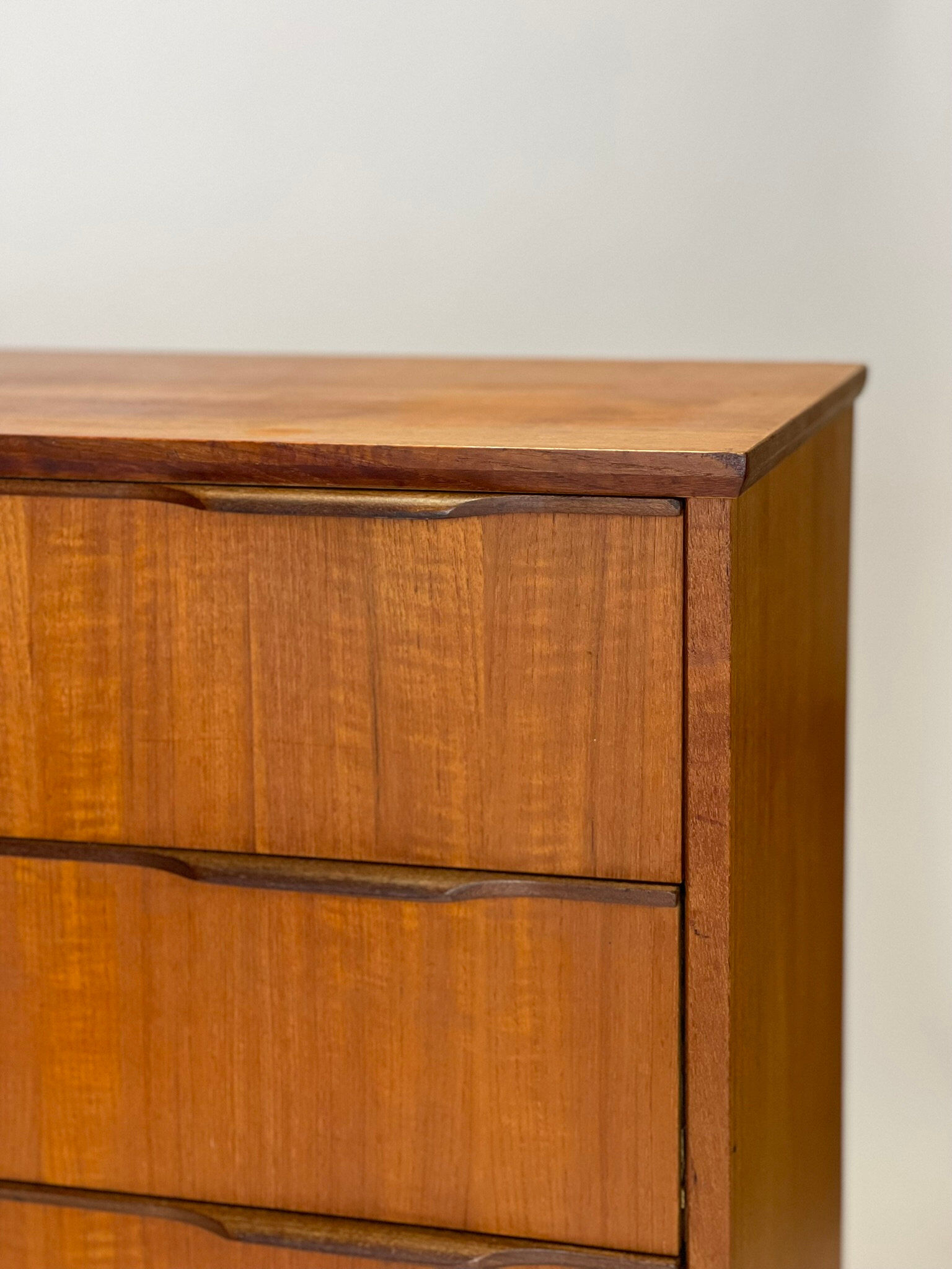 Grande commode en teck année 60