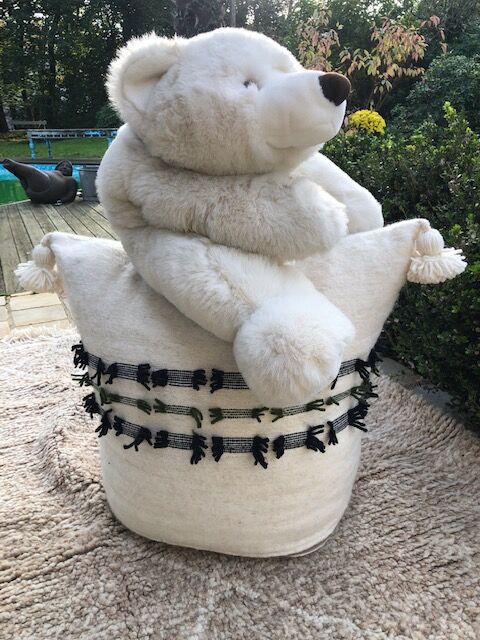Pouf de sol en laine "a cheval"