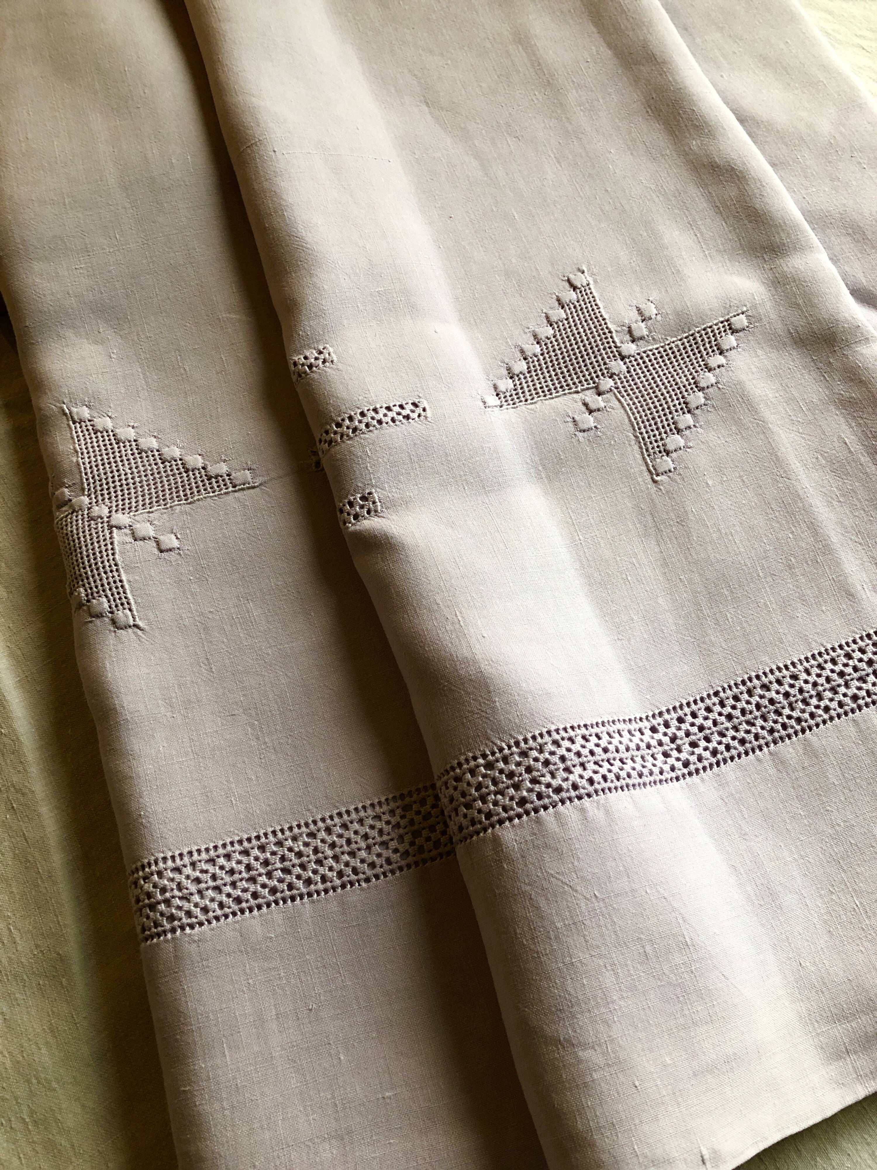 Antique sheet in pure linen tinted in mauve jacana