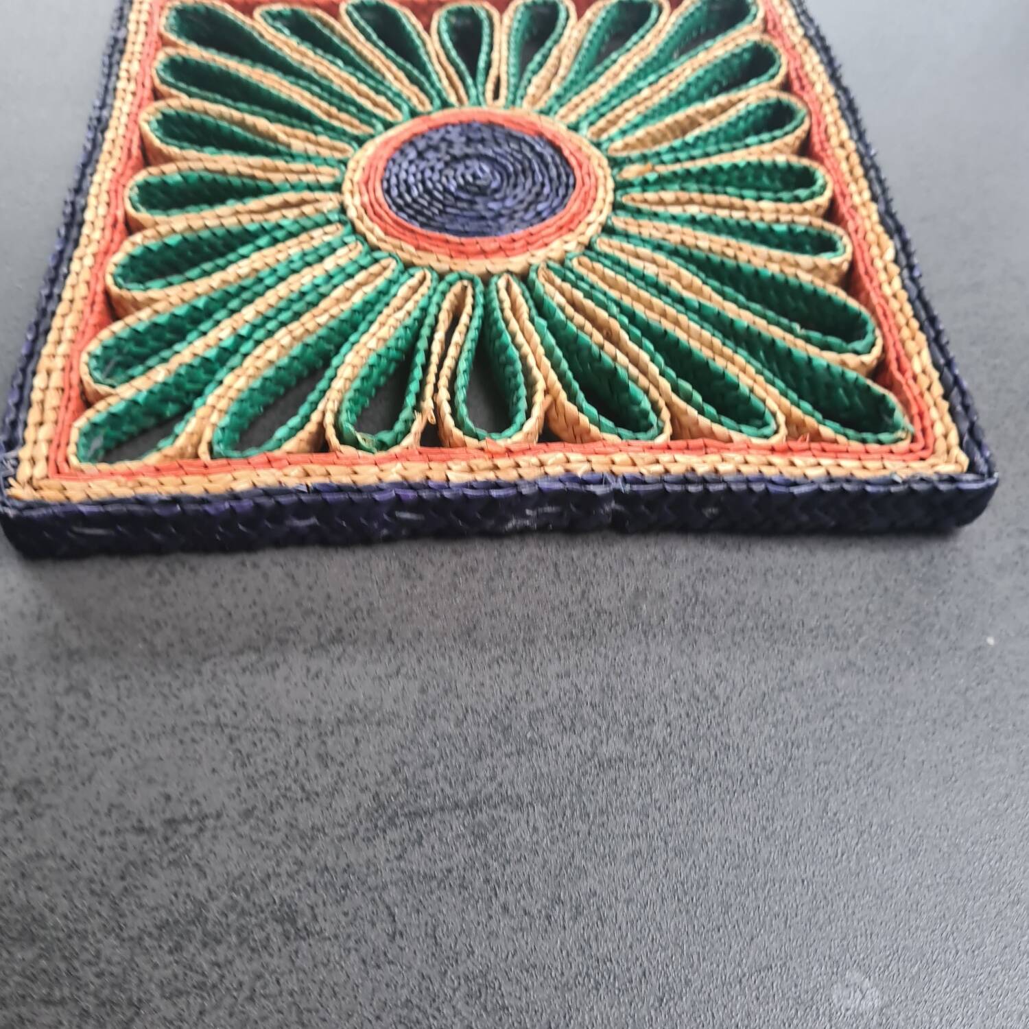 Raffia trivet:multicolor