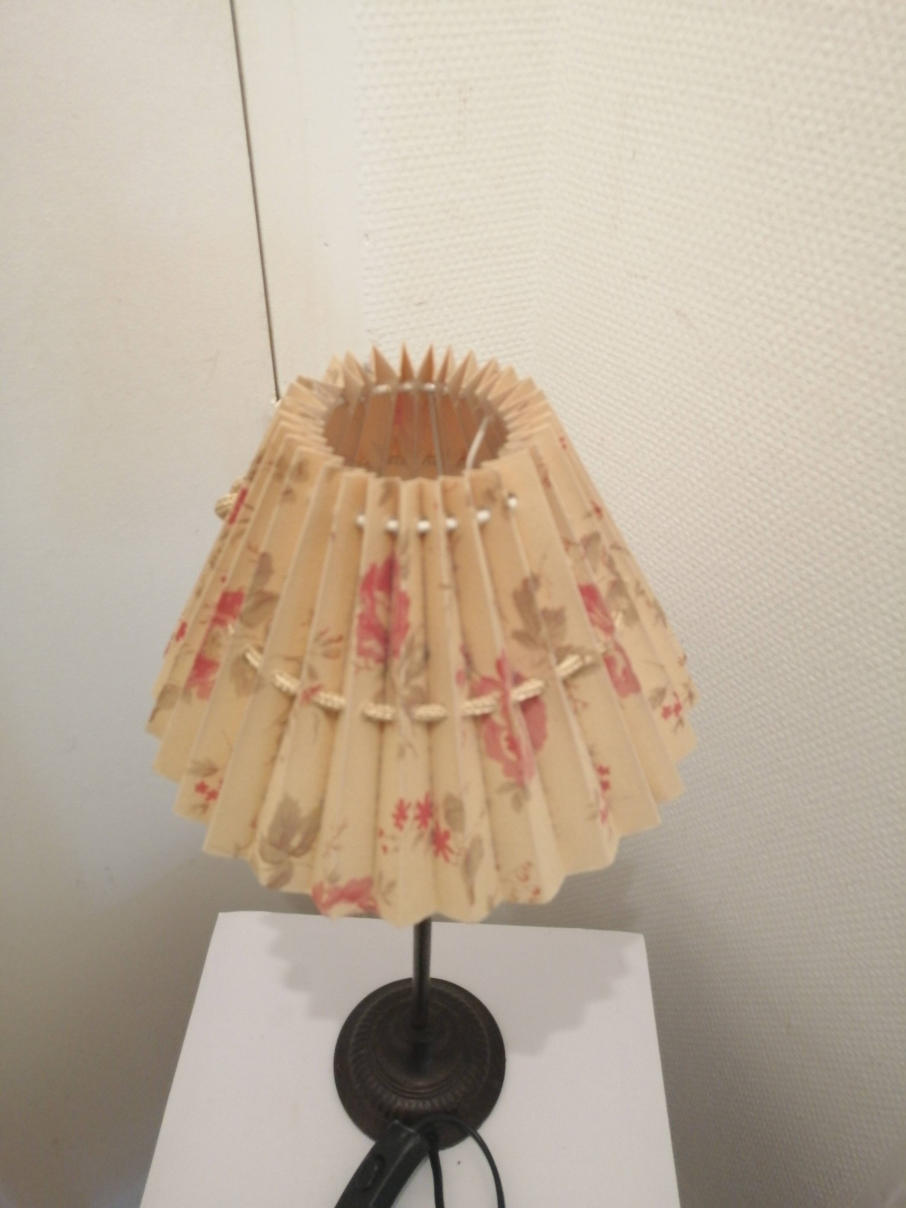 Vintage or other vintage footbed lamp