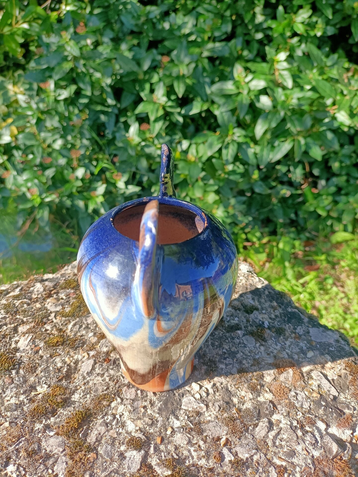 Ceramic vase with equestrian motif