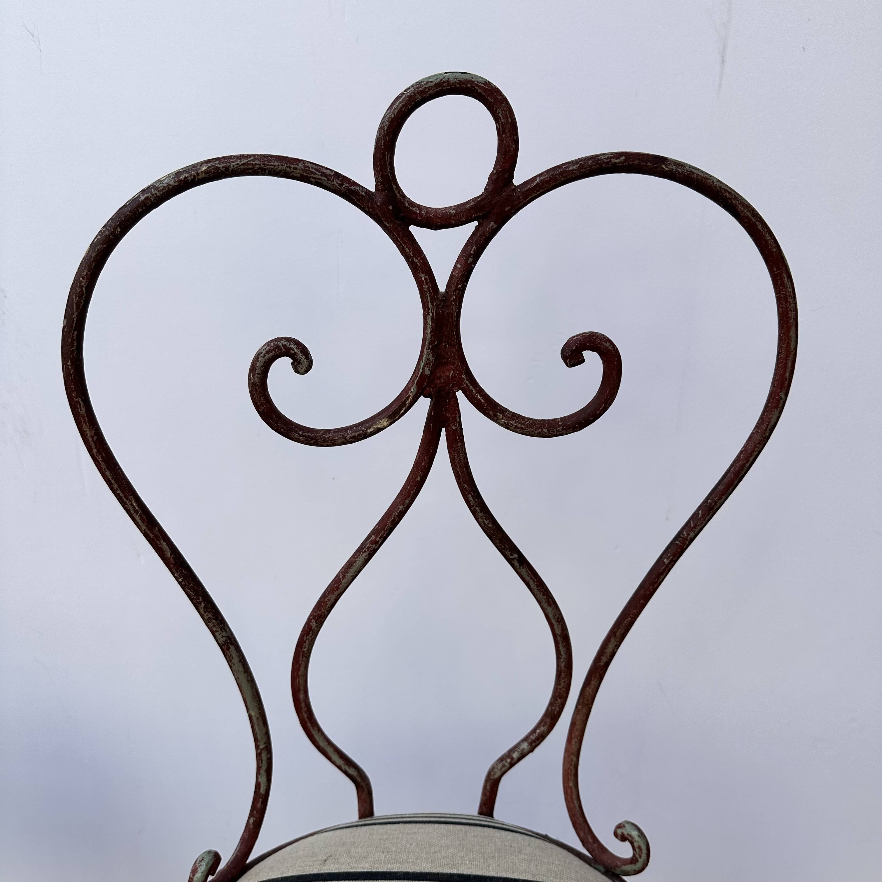 Pair of wrought iron chairs, Art Nouveau, early 20th century – France