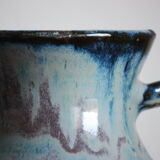 Blue vase with coves