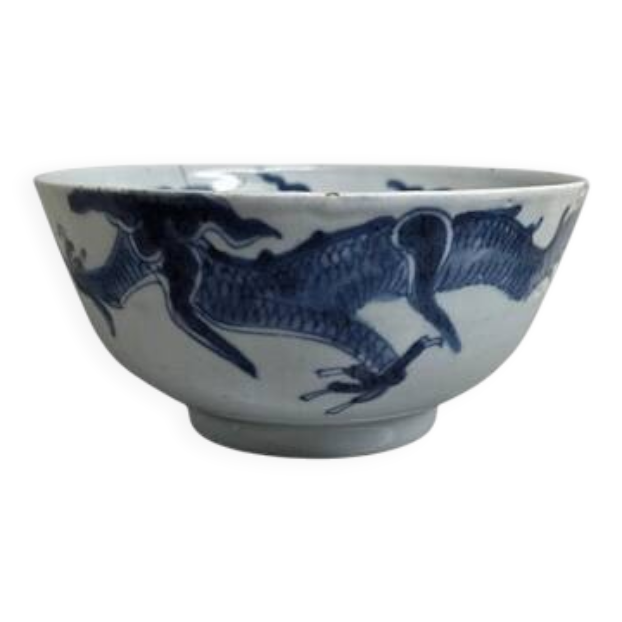 Chinese Porcelain Dragon Bowl Yongzheng, 1st half 18th century