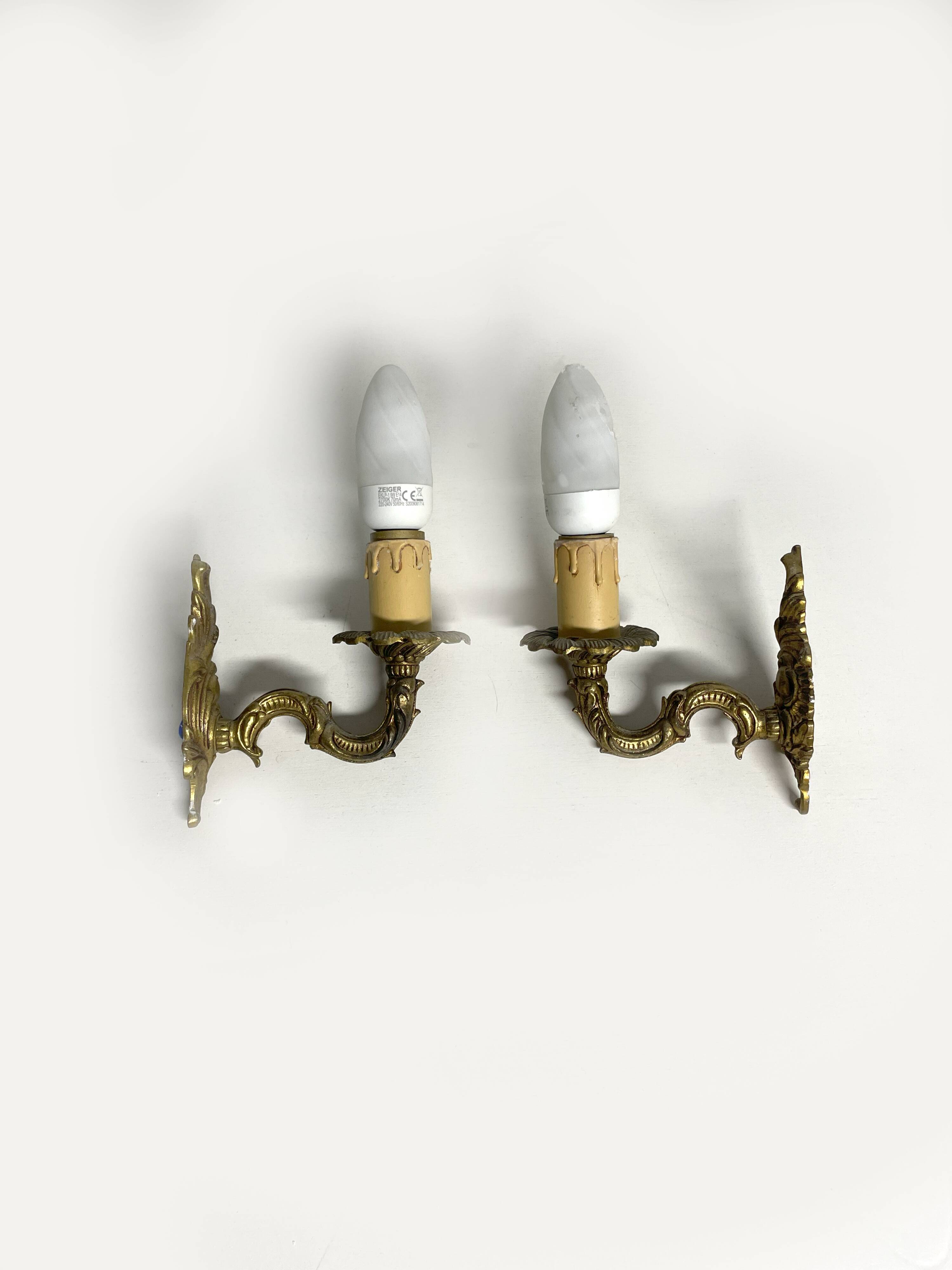 Pair of bronze candlestick wall lights, classic style, Louis XV