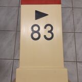 Polyester kilometre marker