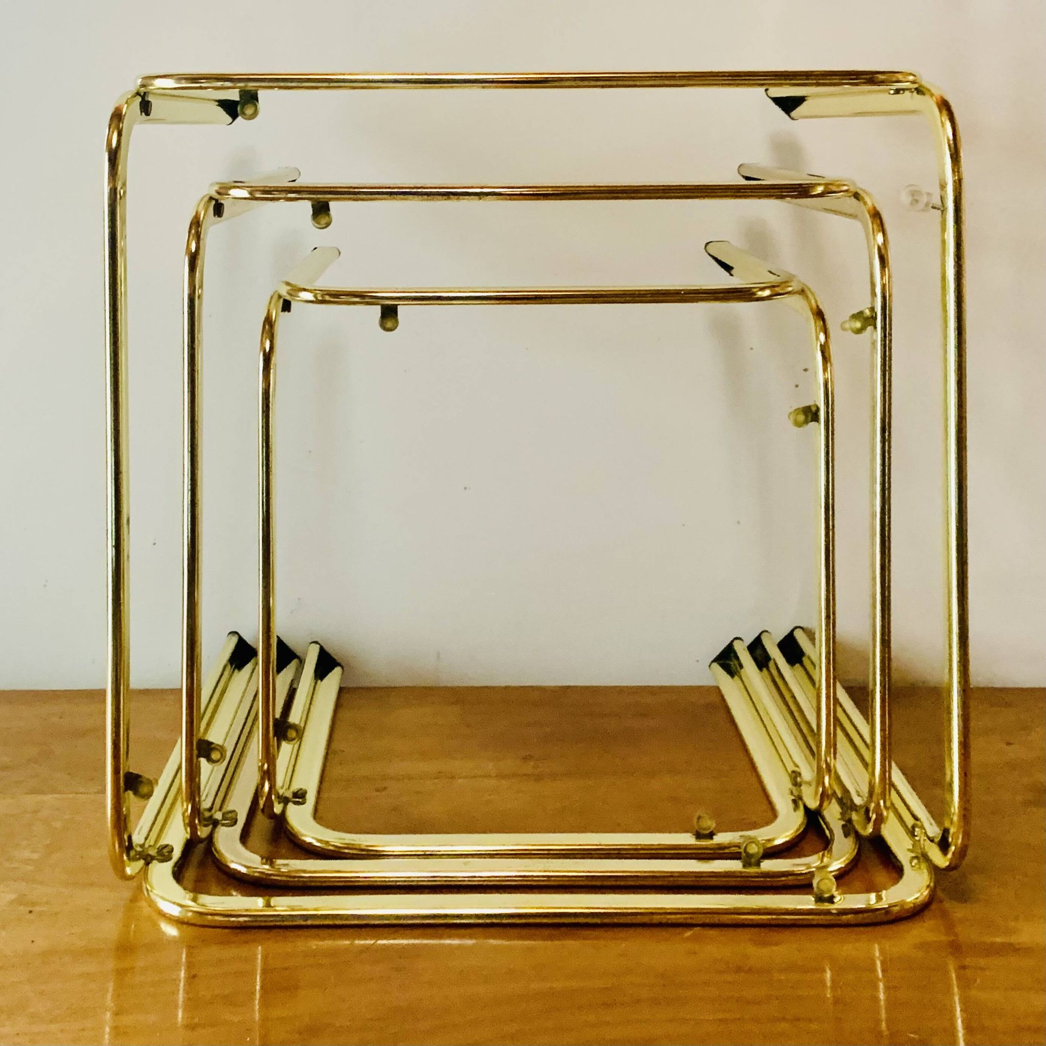 Vintage nesting tables in gold metal and smoked glass