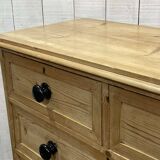 Commode Victorienne XIXème en sapin avec ses boutons en bois noirci