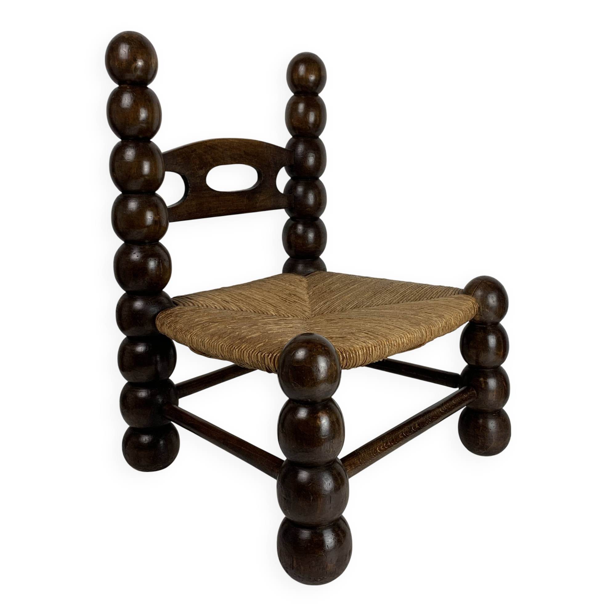 Chaise basse en bois tourné dans le style de Charles Dudouyt, France, années 1950