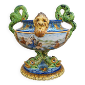 Coupe en faïence polychrome –décor de personnages et animaux fantastiques