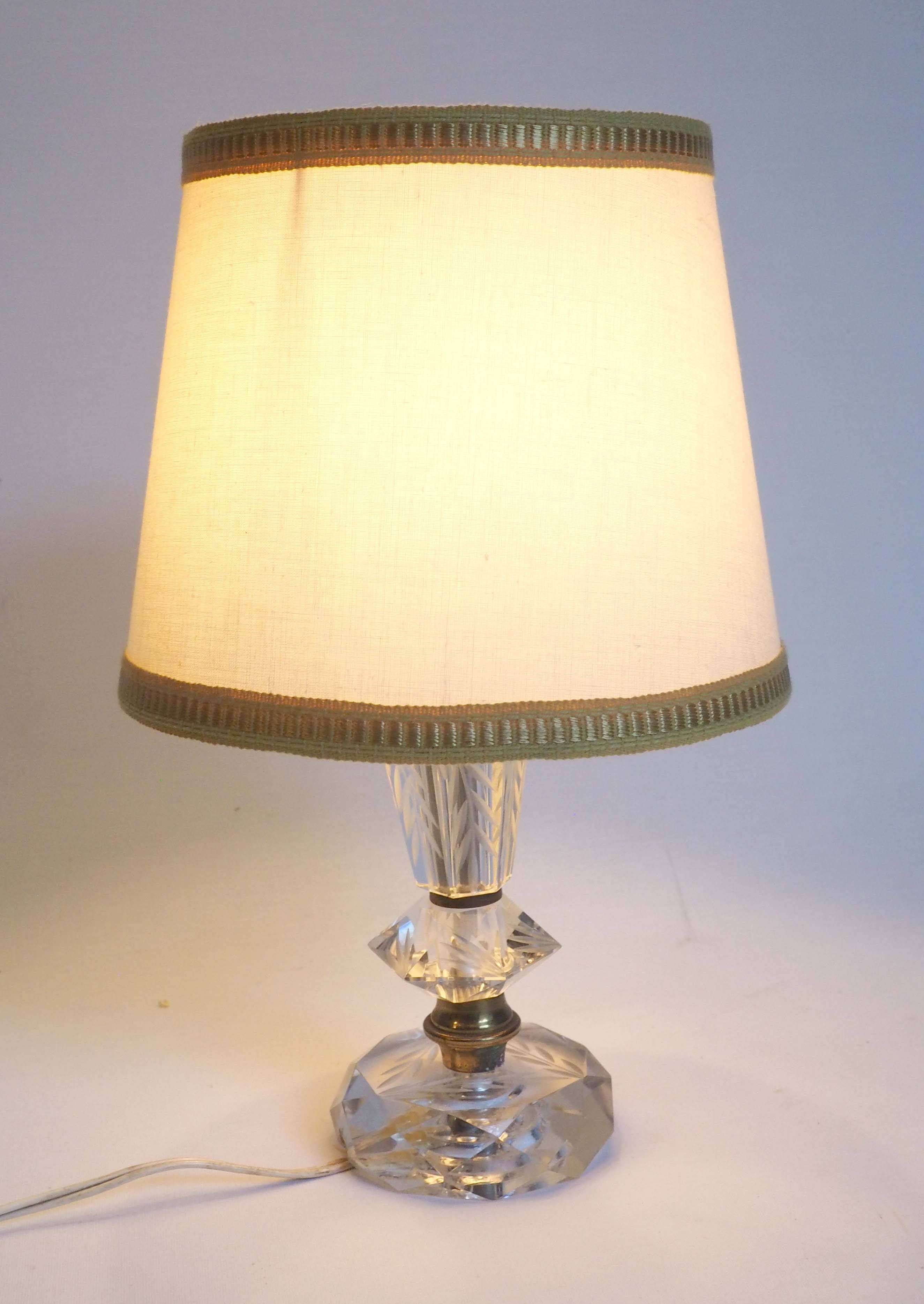 Chiseled crystal foot lamp