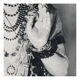 Photographie d'une statue de Krishna parée comme une idole