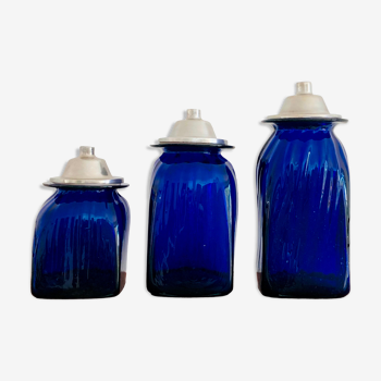 3 pots d'apothicaire en verre soufflé bleu cobalt et couvercles aluminium, Italie