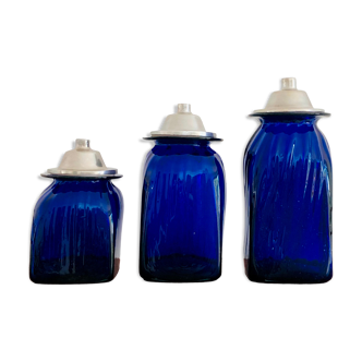 3 pots d'apothicaire en verre soufflé bleu cobalt et couvercles aluminium, Italie