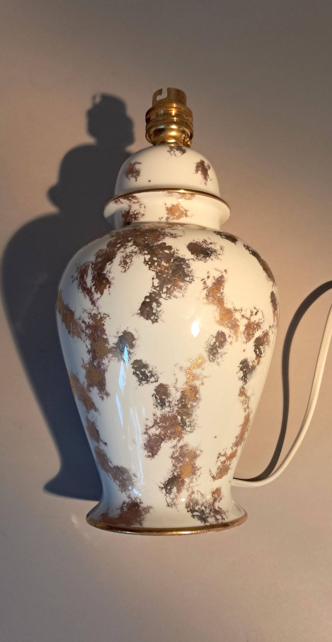 Fine porcelain lamp gilded with gold by Laure Selignac, Paris.