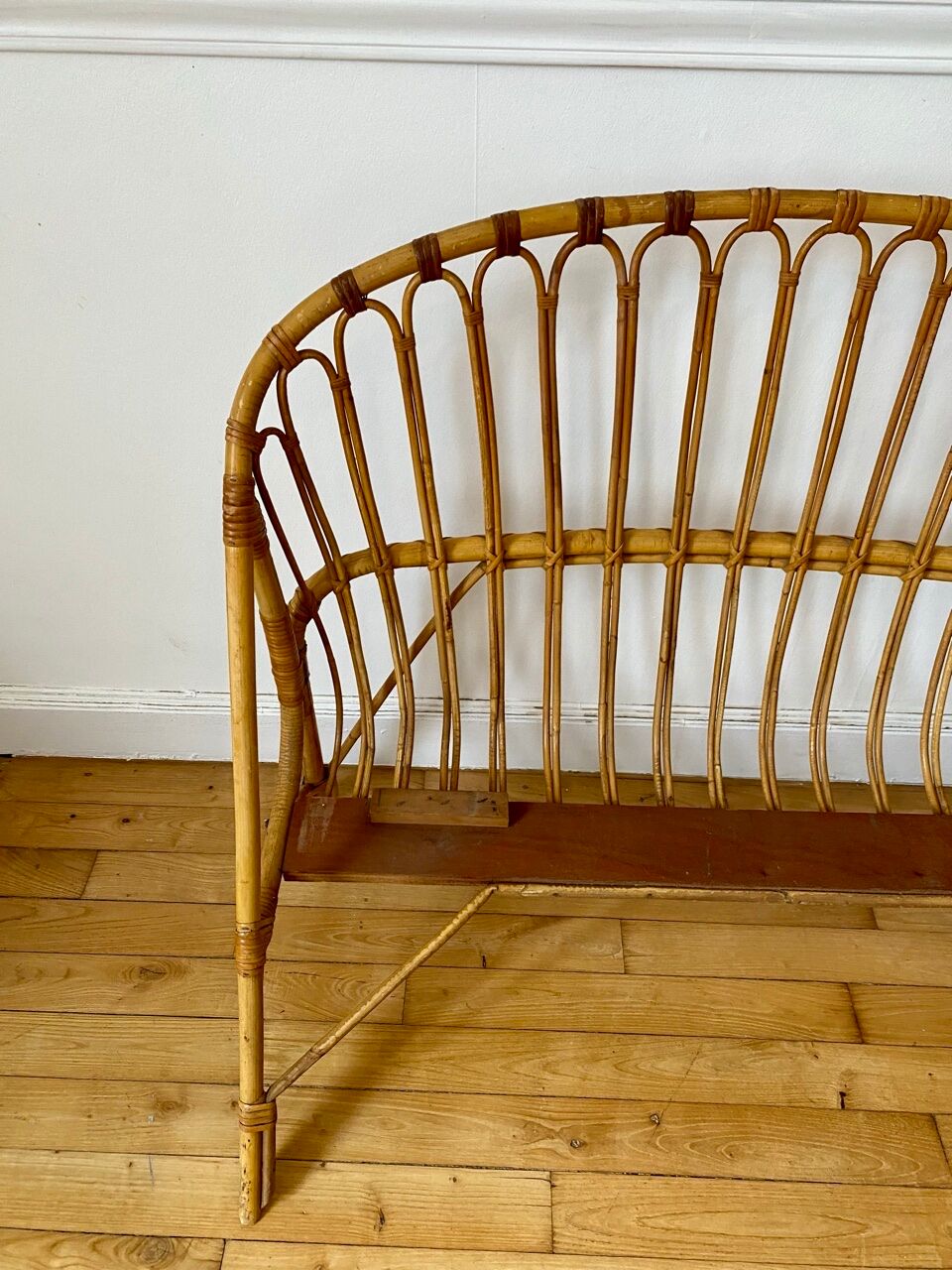 Head and footboard rattan basket