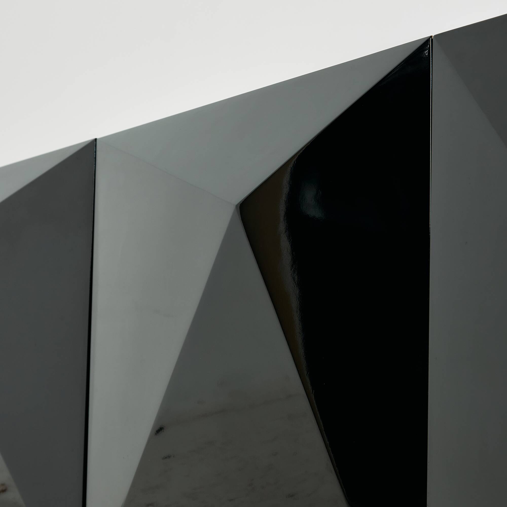 MK10909 High-gloss sideboard