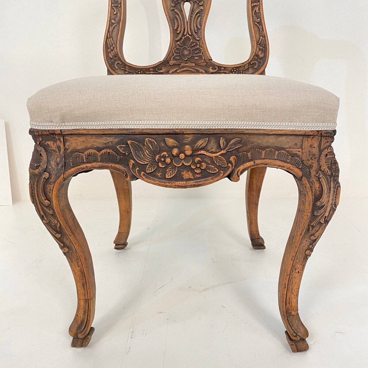 18th-Century German Baroque Chair in Carved Walnut, 1740s