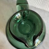Carafe en verre verte forme bombée