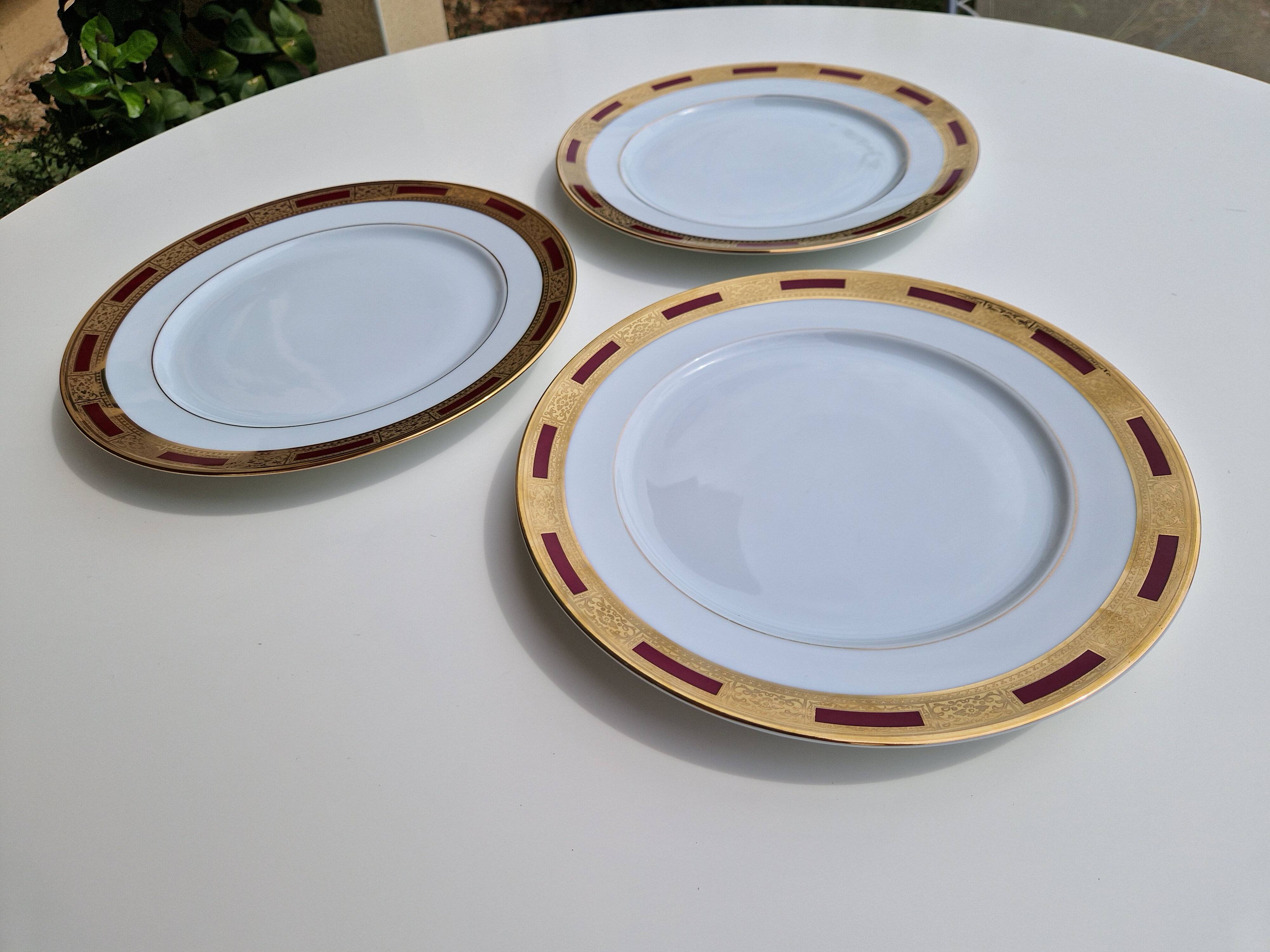 Fine porcelain plates, Arc de Triomphe model, La Table Impériale.