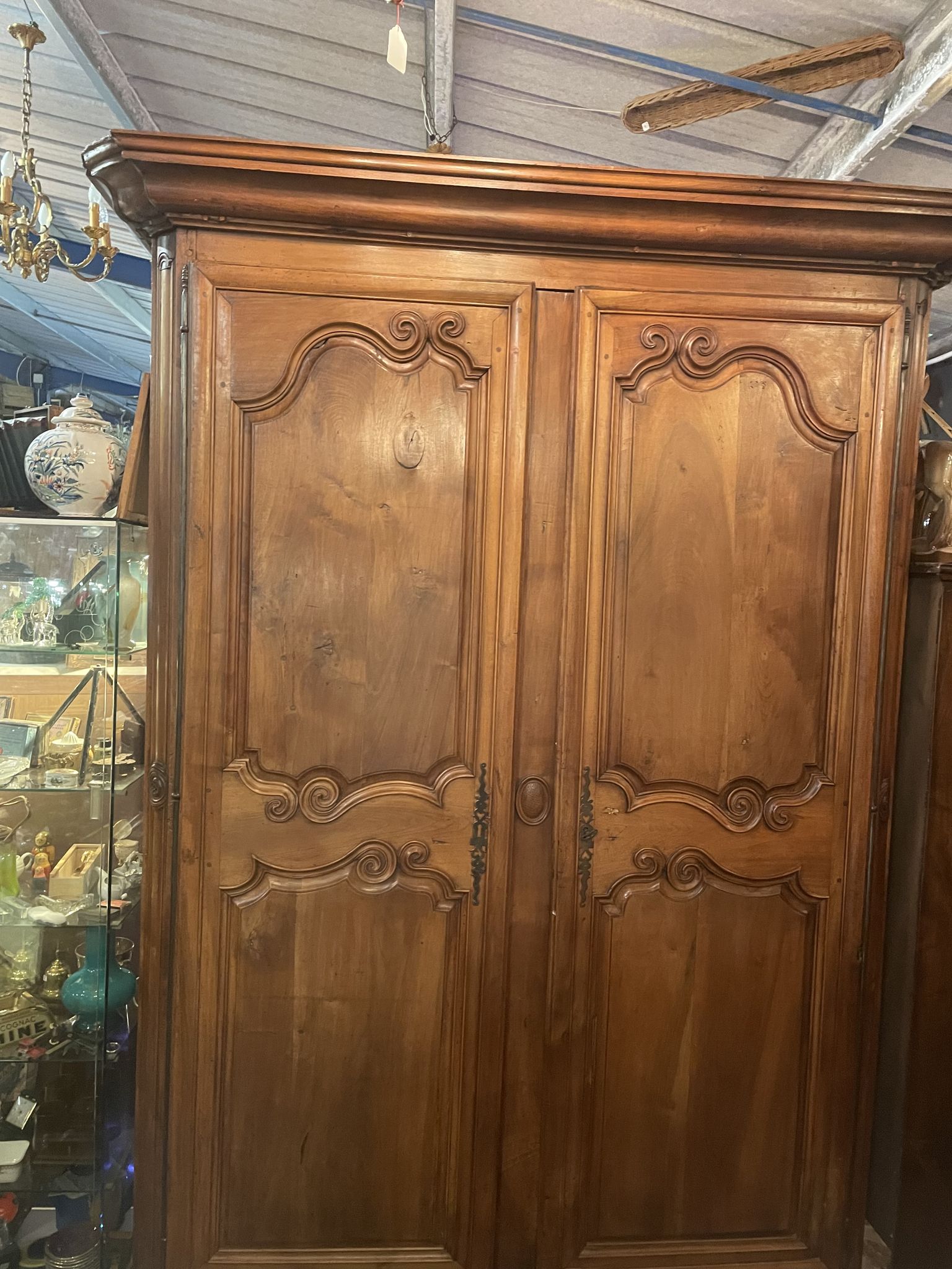 Armoire Louis XV en noyer