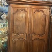 Armoire Louis XV en noyer