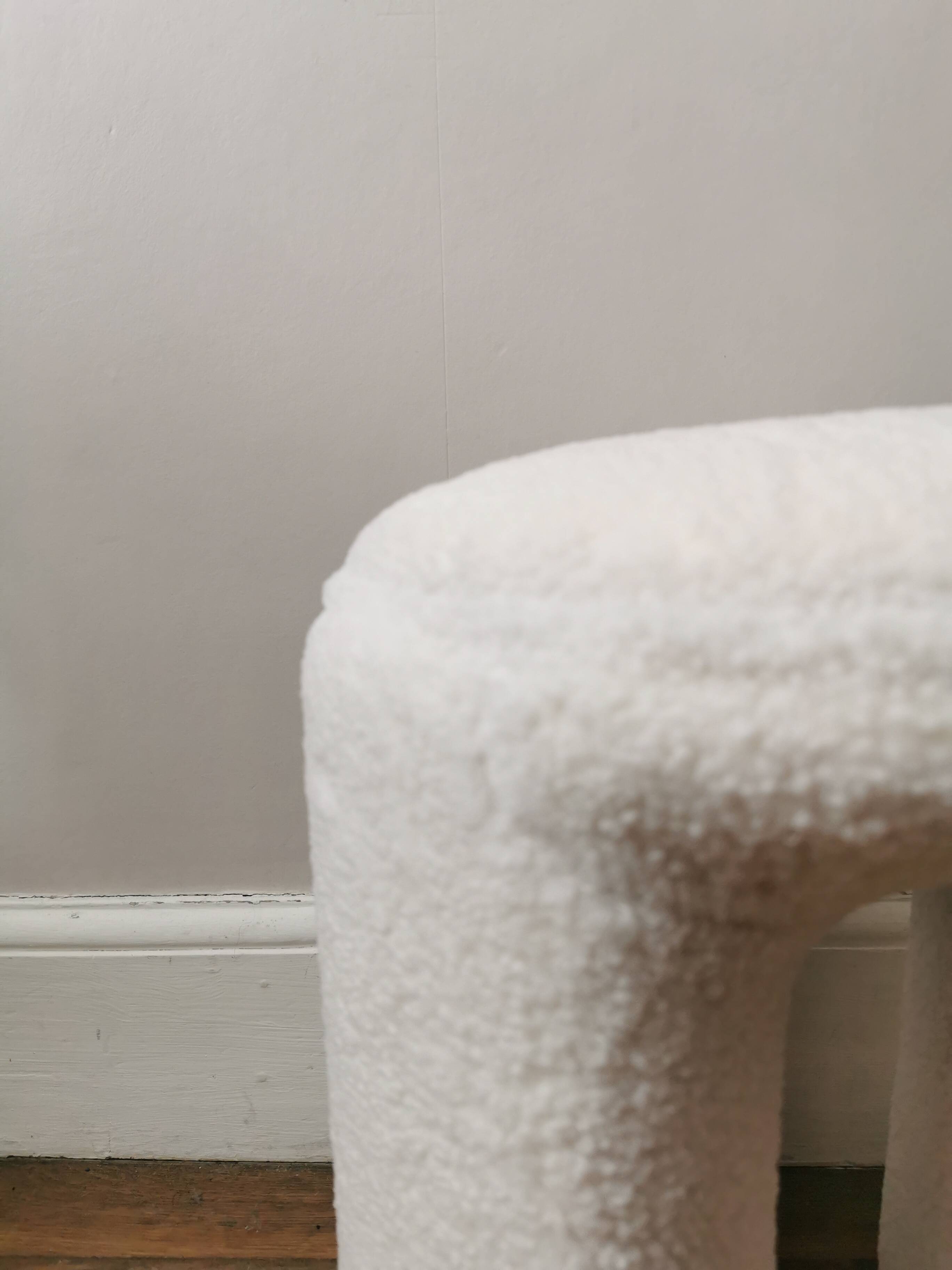 Léon stool in white boucle fabric