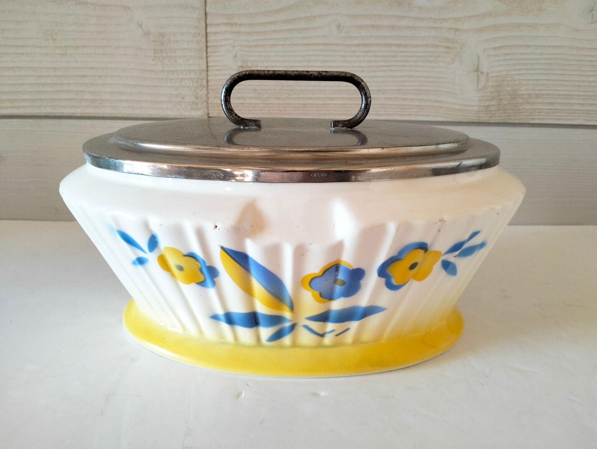 Ceramic bonbonnière