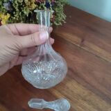 Glass carafe or vial with wave cap