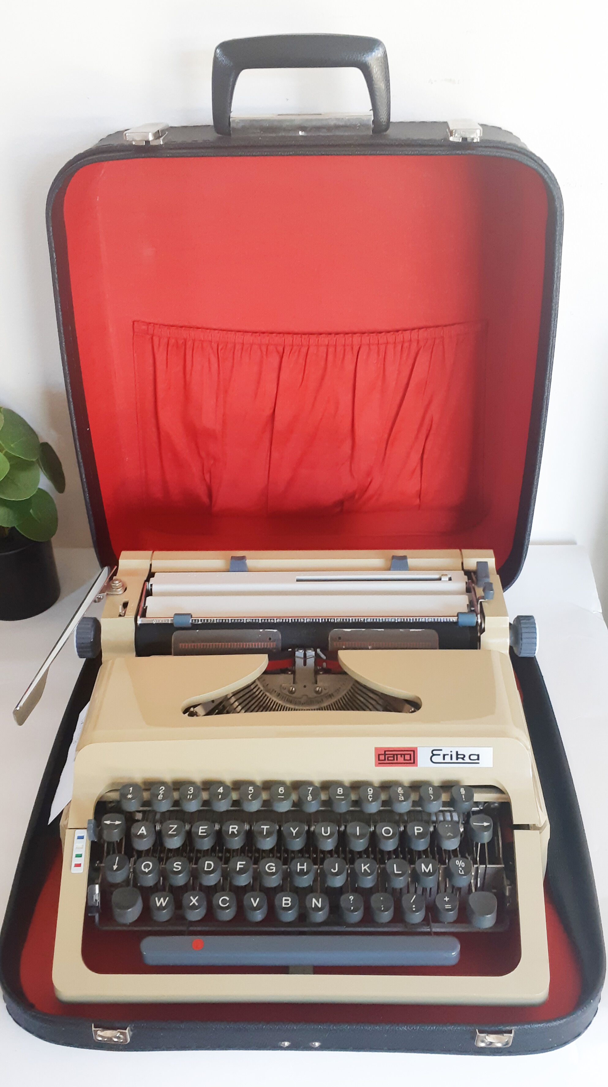 Typewriter Erika Daro , functional