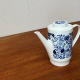 Teapot or coffee pot in German ceramic from the mid-century, Hamburg Form 20 series decor Blumenspiel by Lieselotte Kantner for Melitta, 1960s.