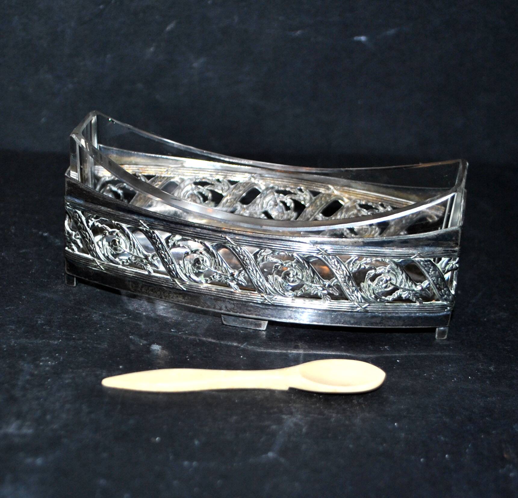 Empire salt shaker in silver metal ALPACA Saleron Napoléon III shuttle laurel frieze