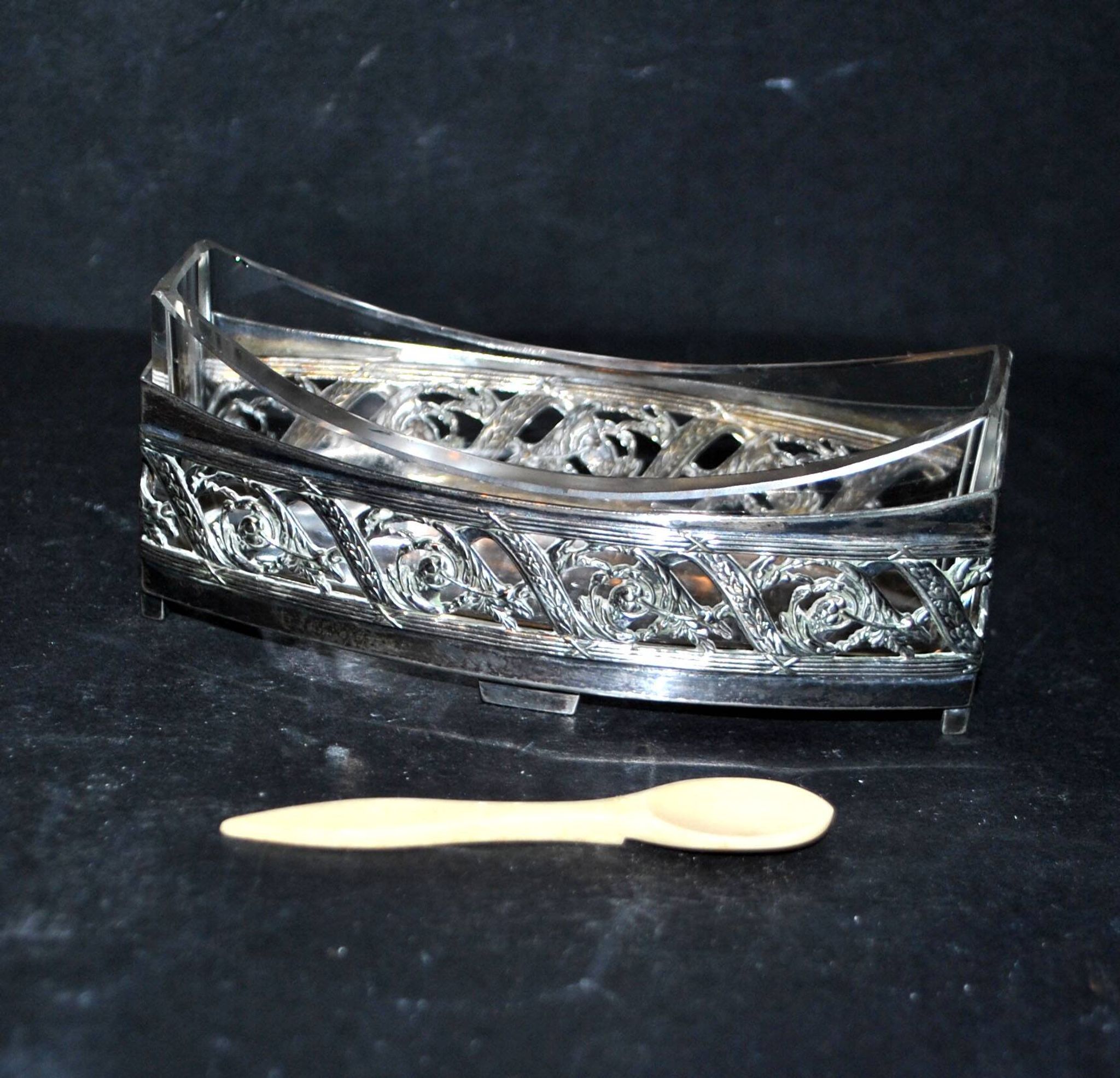 Empire salt shaker in silver metal ALPACA Saleron Napoléon III shuttle laurel frieze