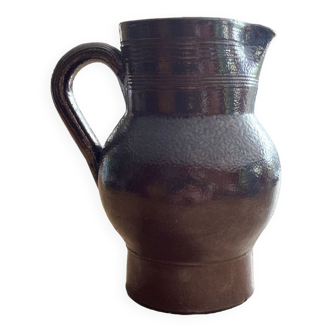 Sandstone pitcher