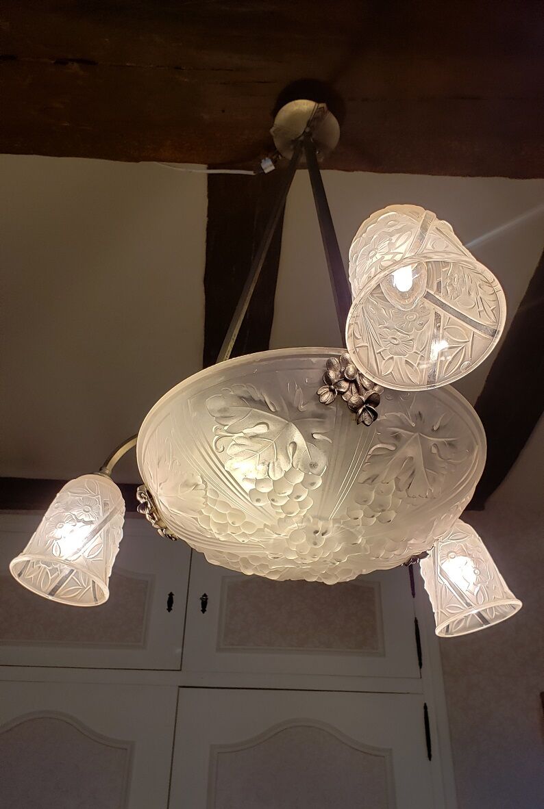 Art deco suspension molded glass