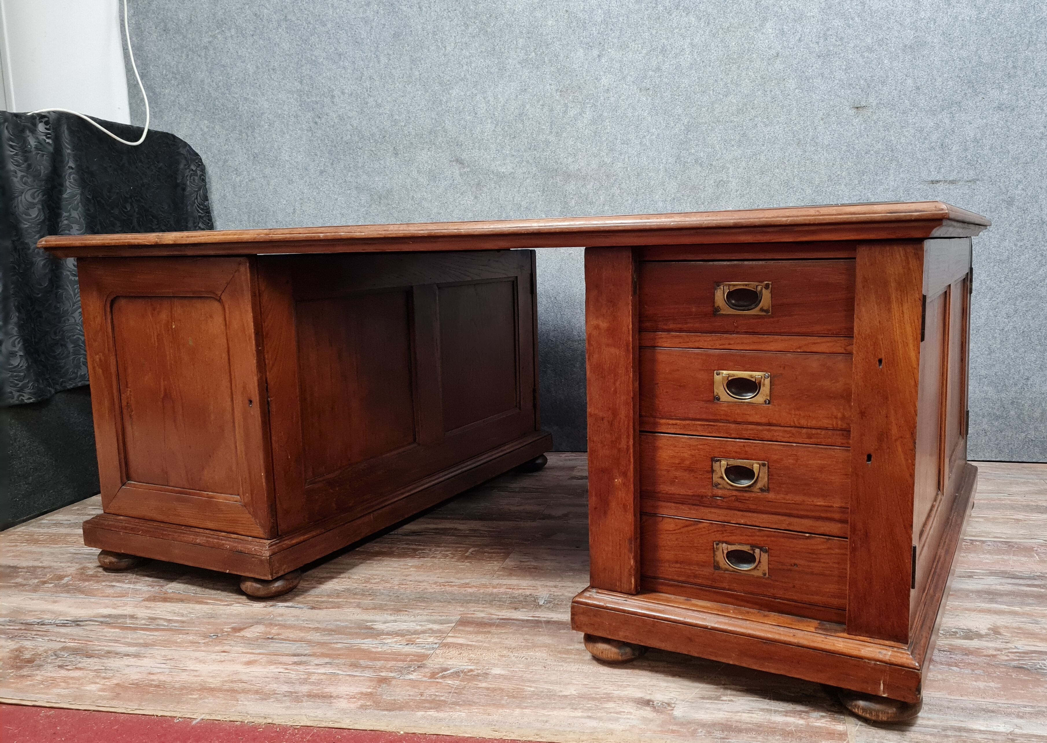 Trade furniture: double-sided desk in oak stained Napoleon III era around 1880
