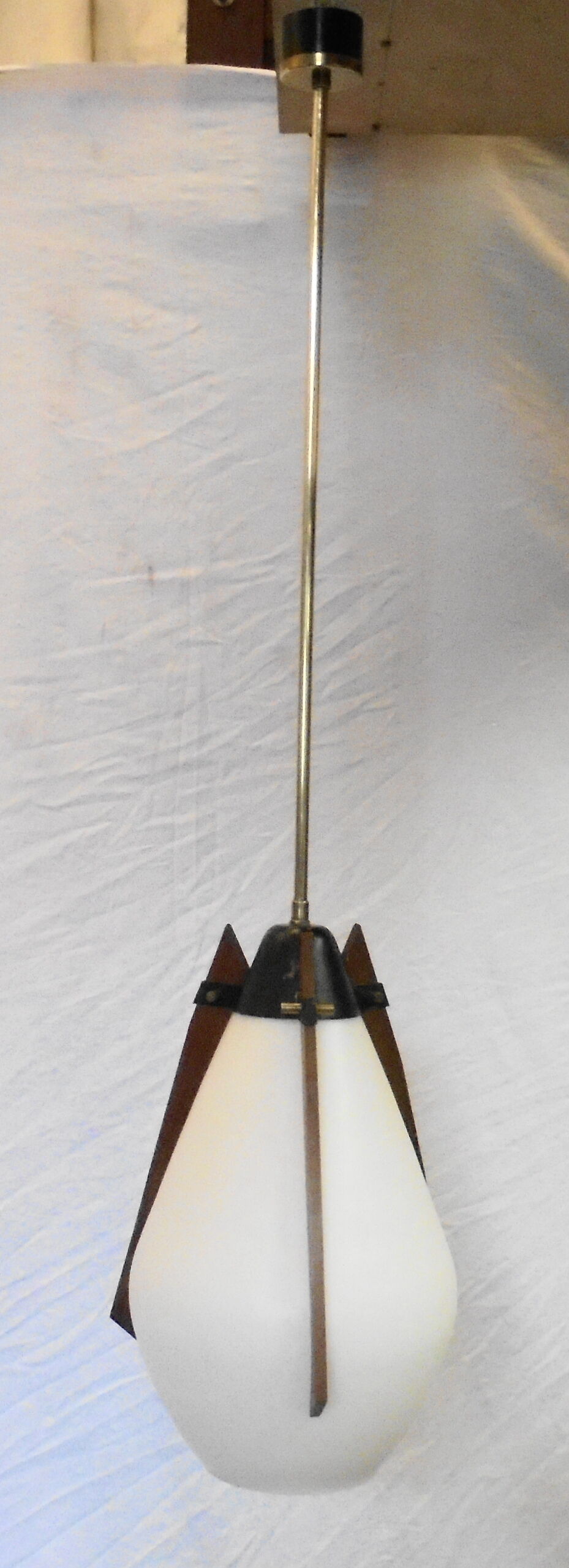 Italian hanging lamp in brass opaline and teak from the 70s
