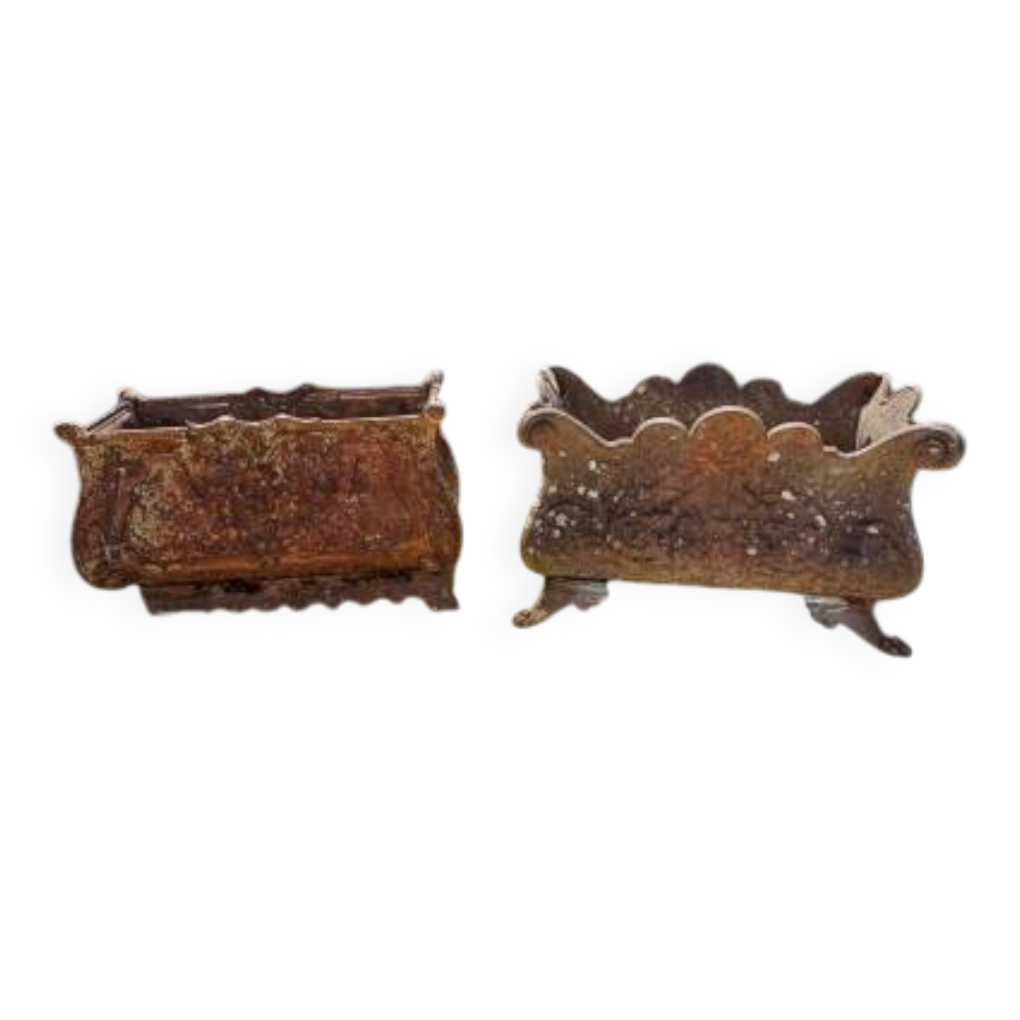 2 cast iron planters from 1900 from Charleville-Mézières, rockery style