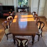 Superb Victorian mahogany extending table with 12 chairs – Late 19th century