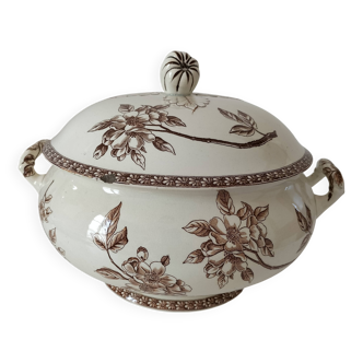 Soupière ancienne en terre de fer – décor "Marguerite", Grand Dépôt Paris