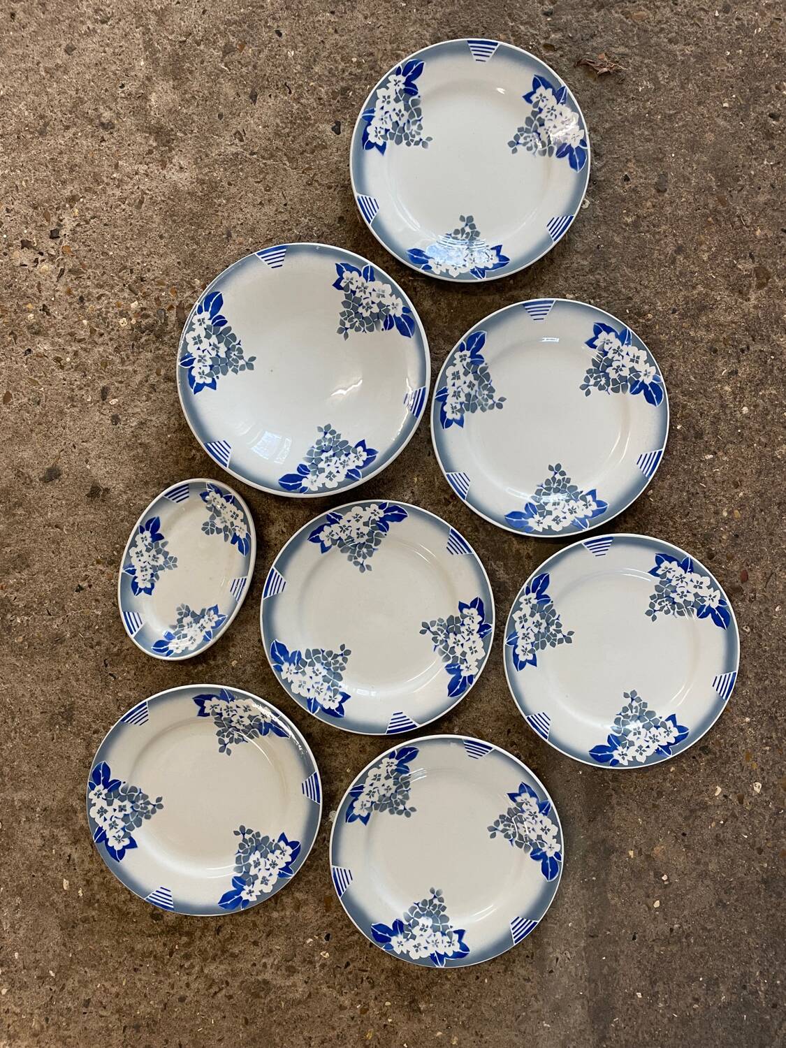 Lot 6 flat plates, 1 dish, 1 Ceranord Saint Amand Vintage 1950s dish